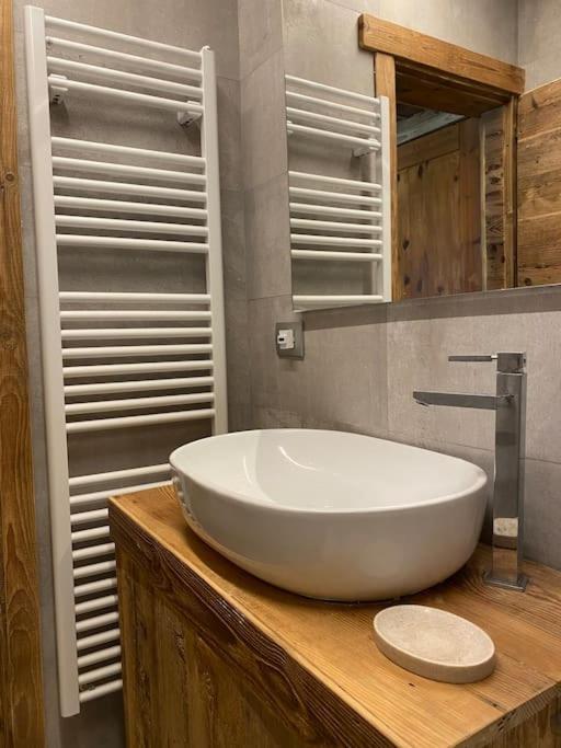 Incantevole Appartamento Stile Chalet Breuil Cervinia エクステリア 写真